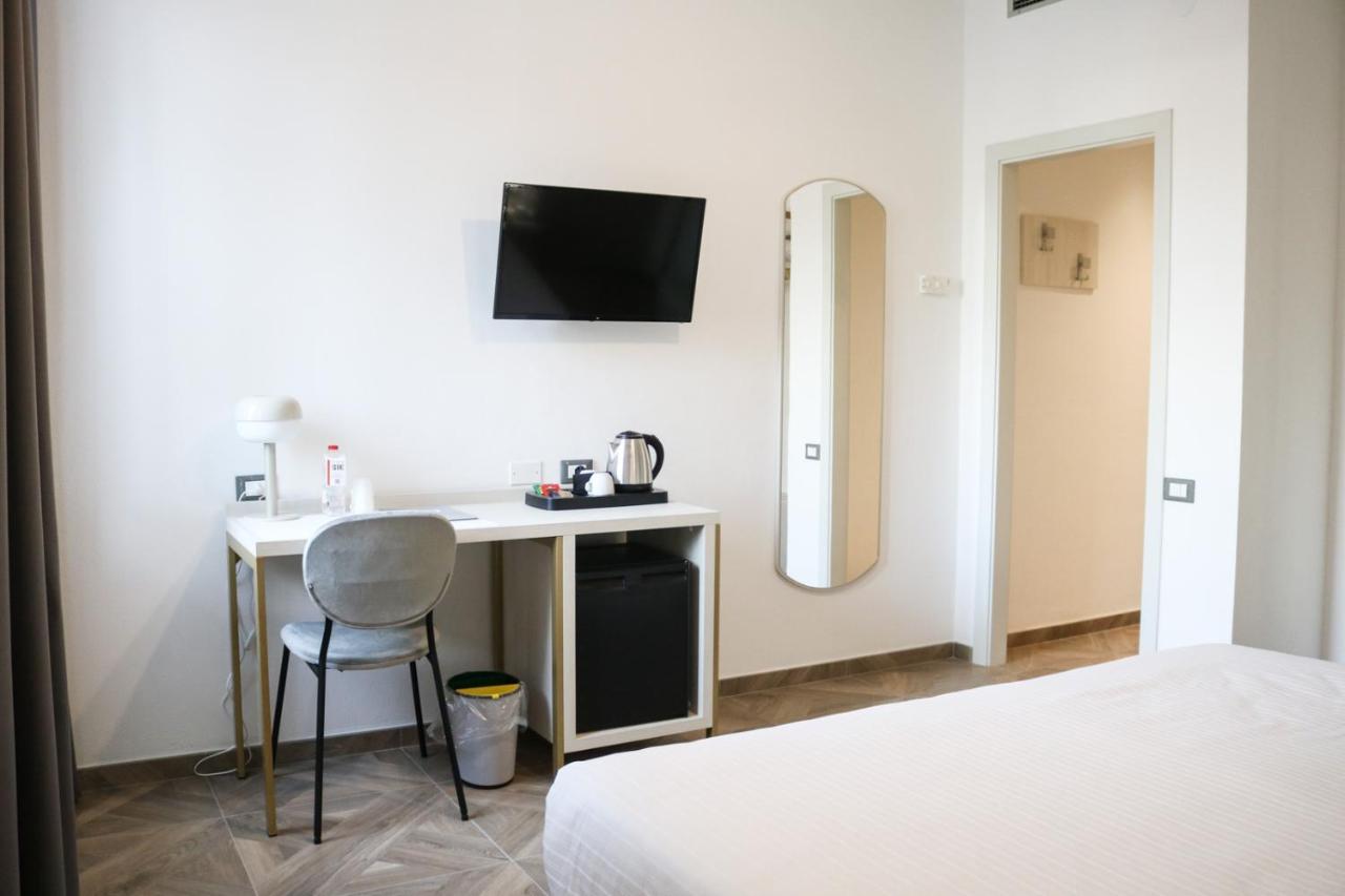 Hotel Donatello Модена Экстерьер фото