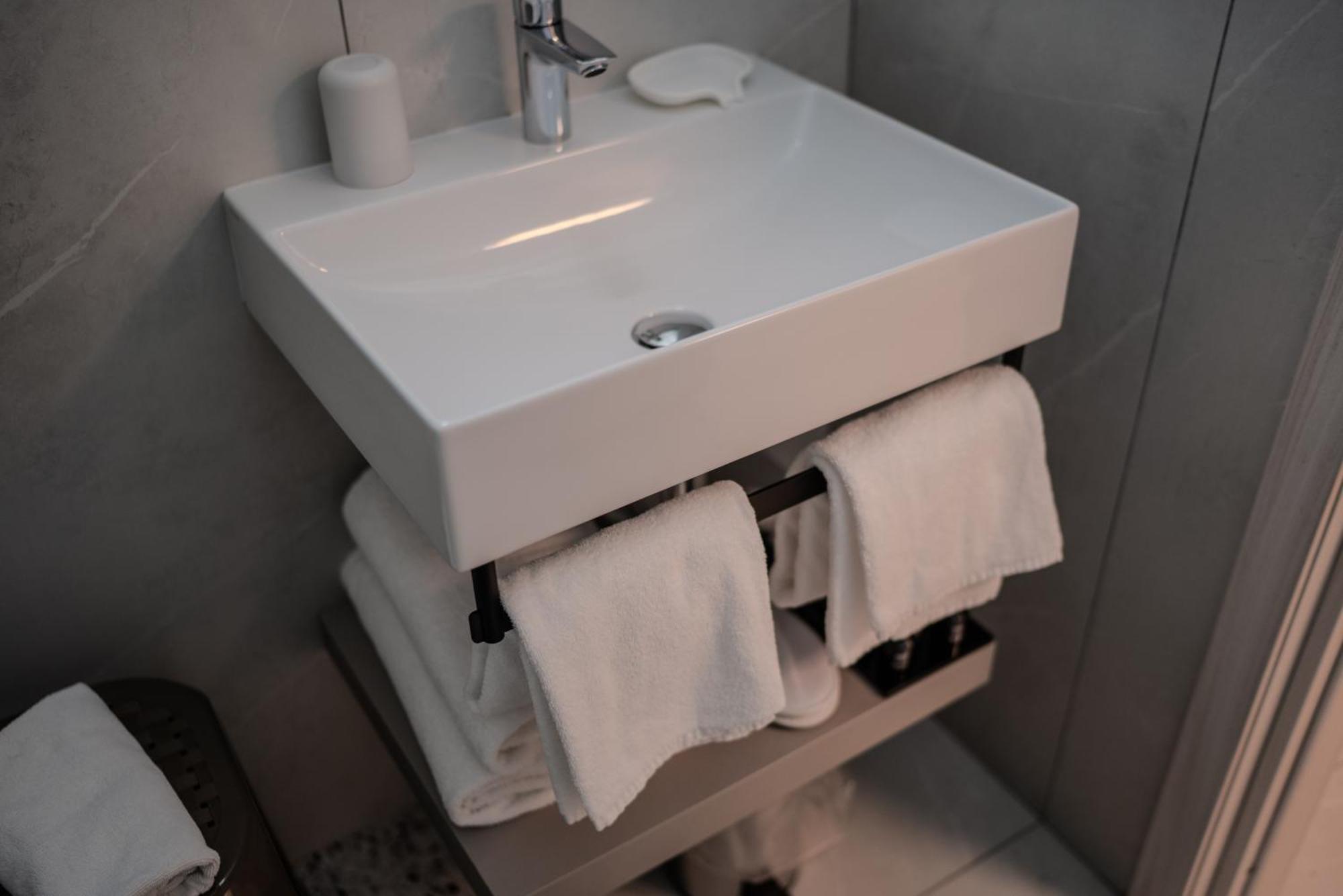 Hotel Donatello Модена Экстерьер фото