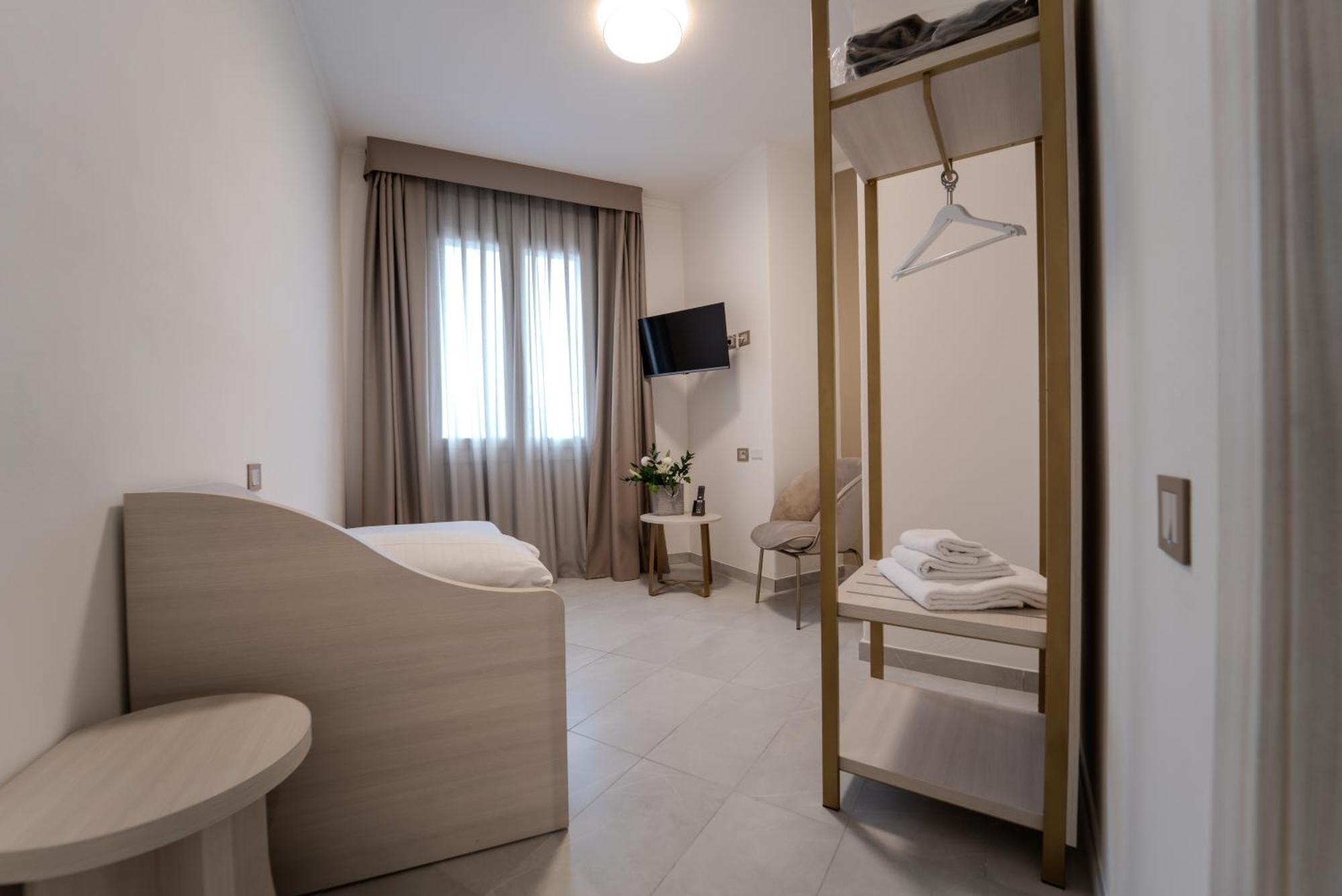 Hotel Donatello Модена Экстерьер фото