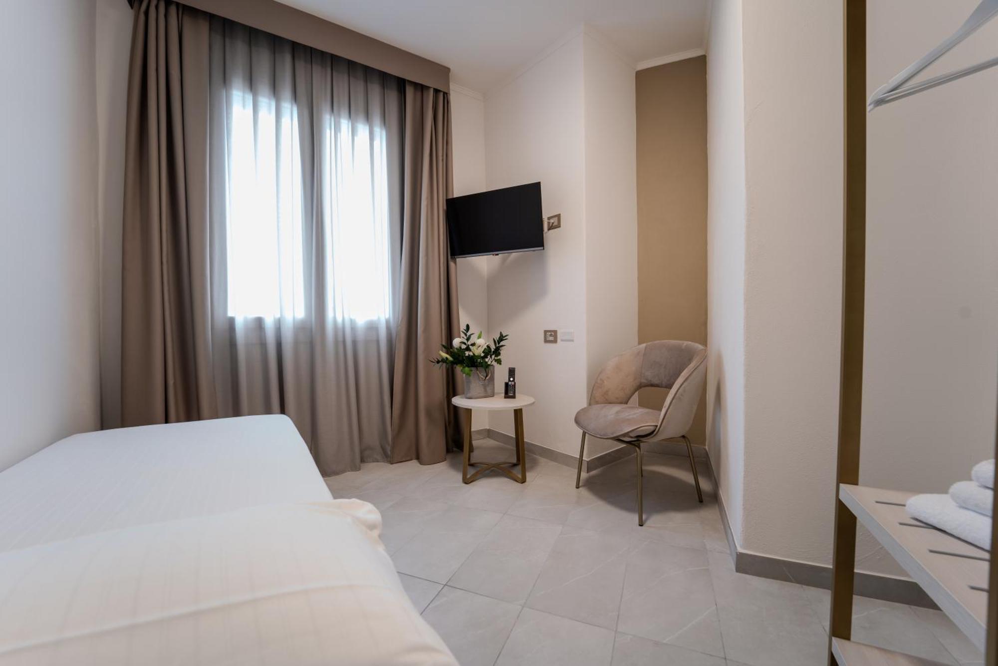 Hotel Donatello Модена Экстерьер фото