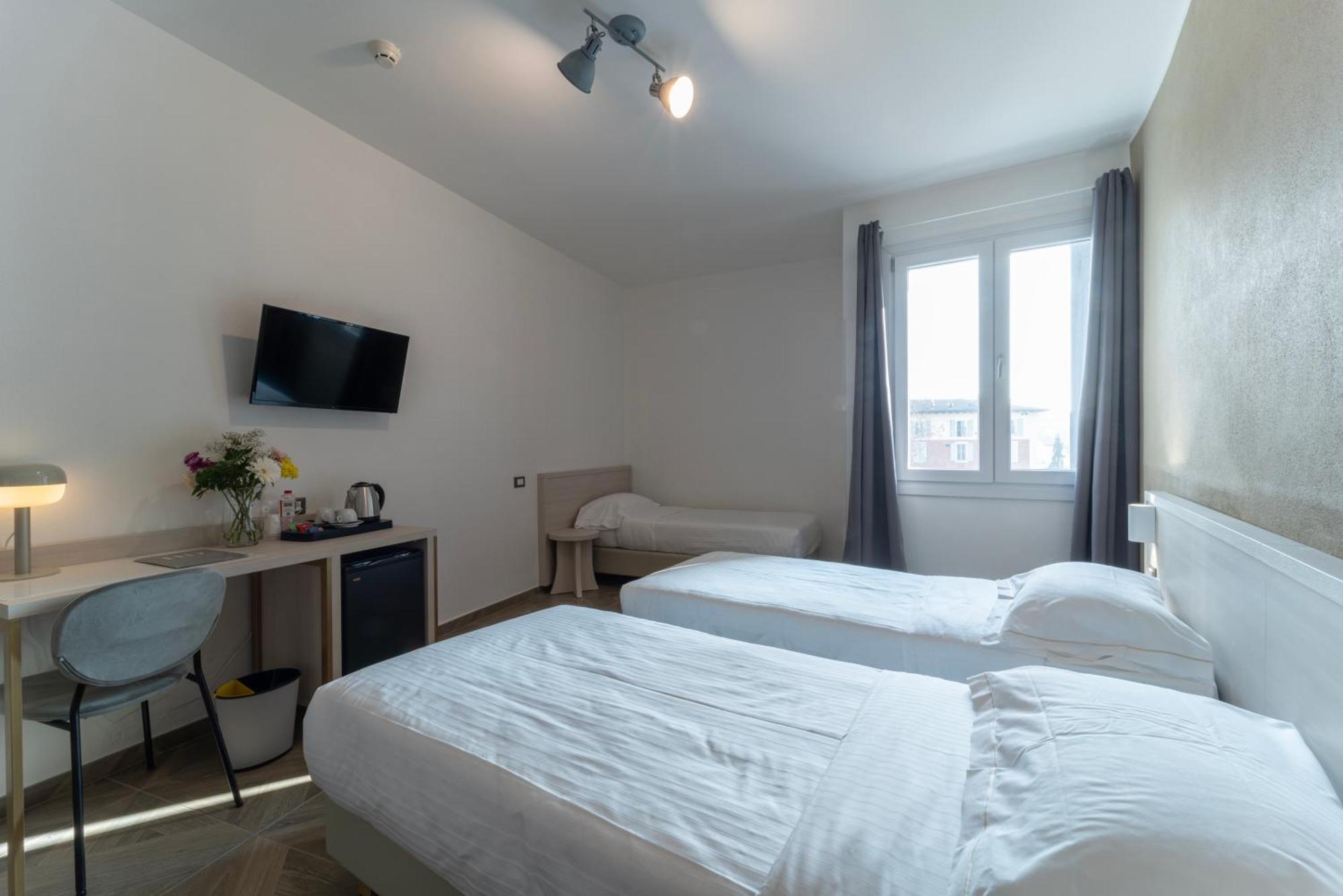 Hotel Donatello Модена Экстерьер фото