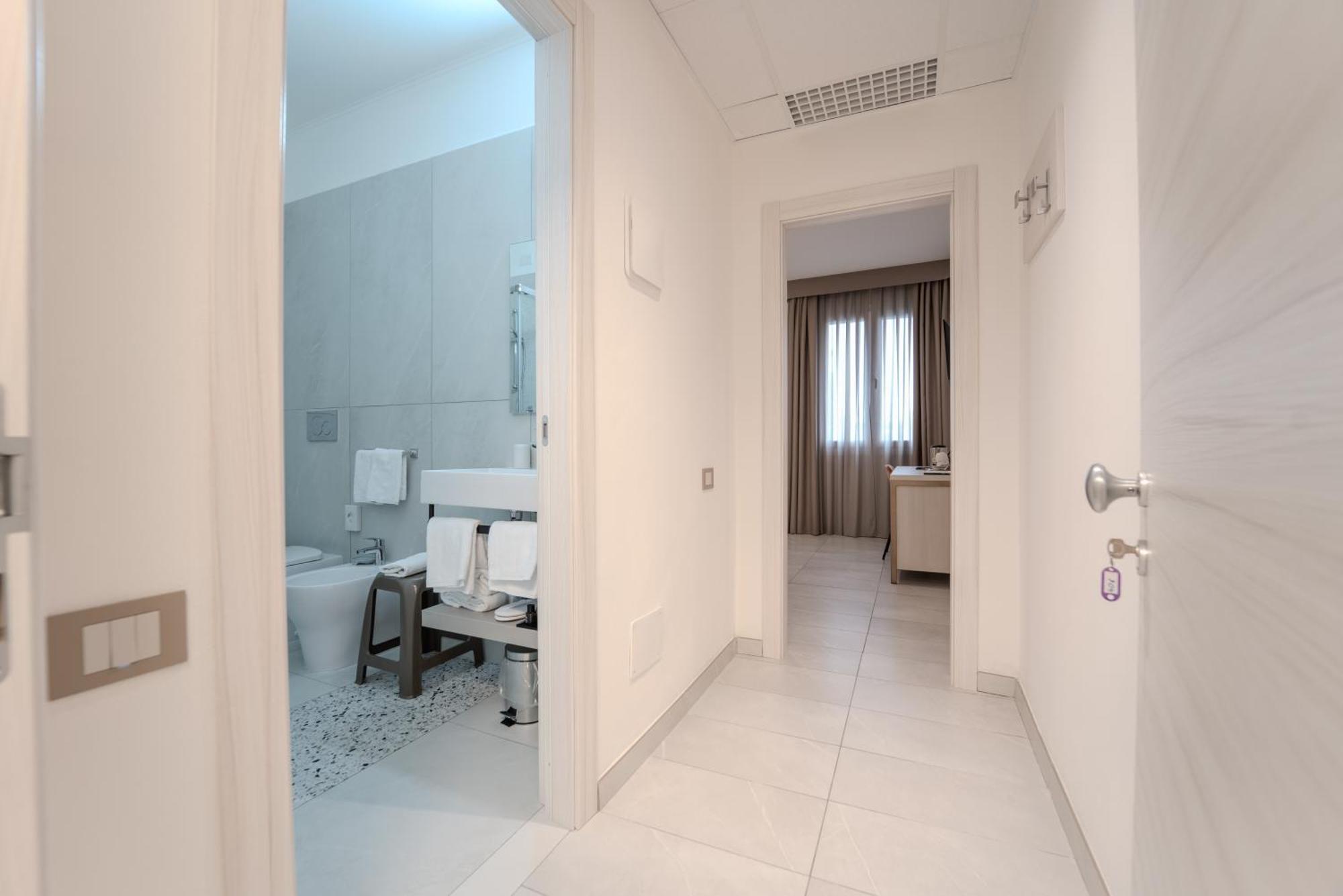 Hotel Donatello Модена Экстерьер фото