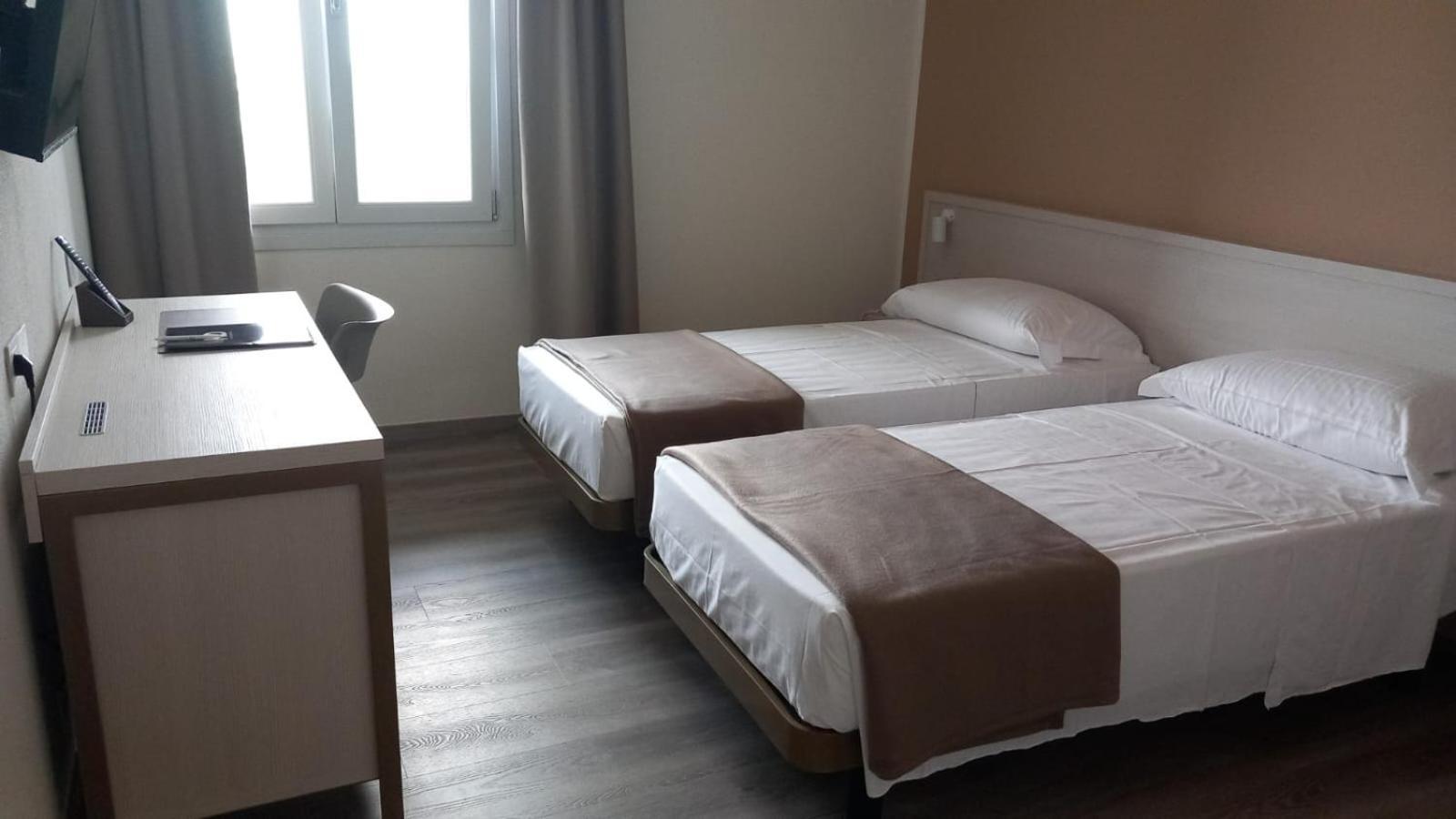 Hotel Donatello Модена Экстерьер фото
