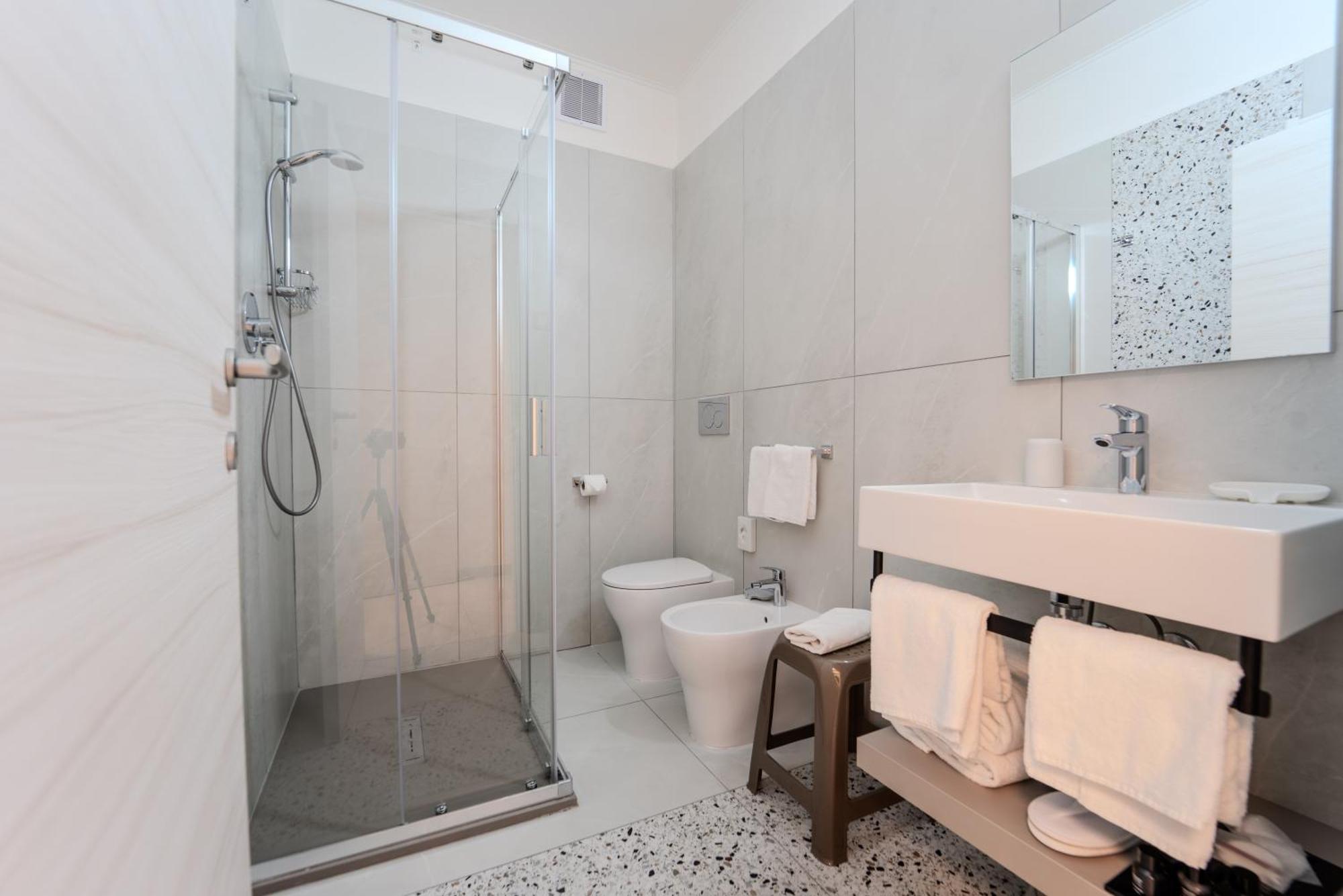 Hotel Donatello Модена Экстерьер фото