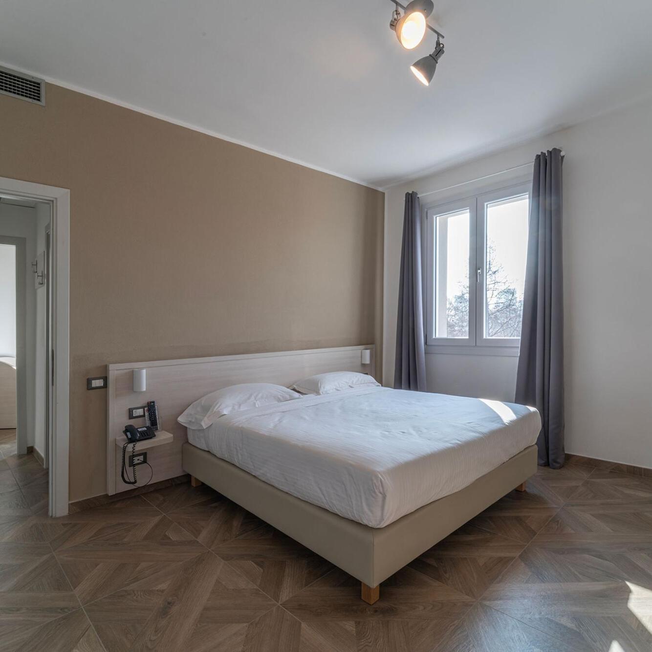 Hotel Donatello Модена Экстерьер фото