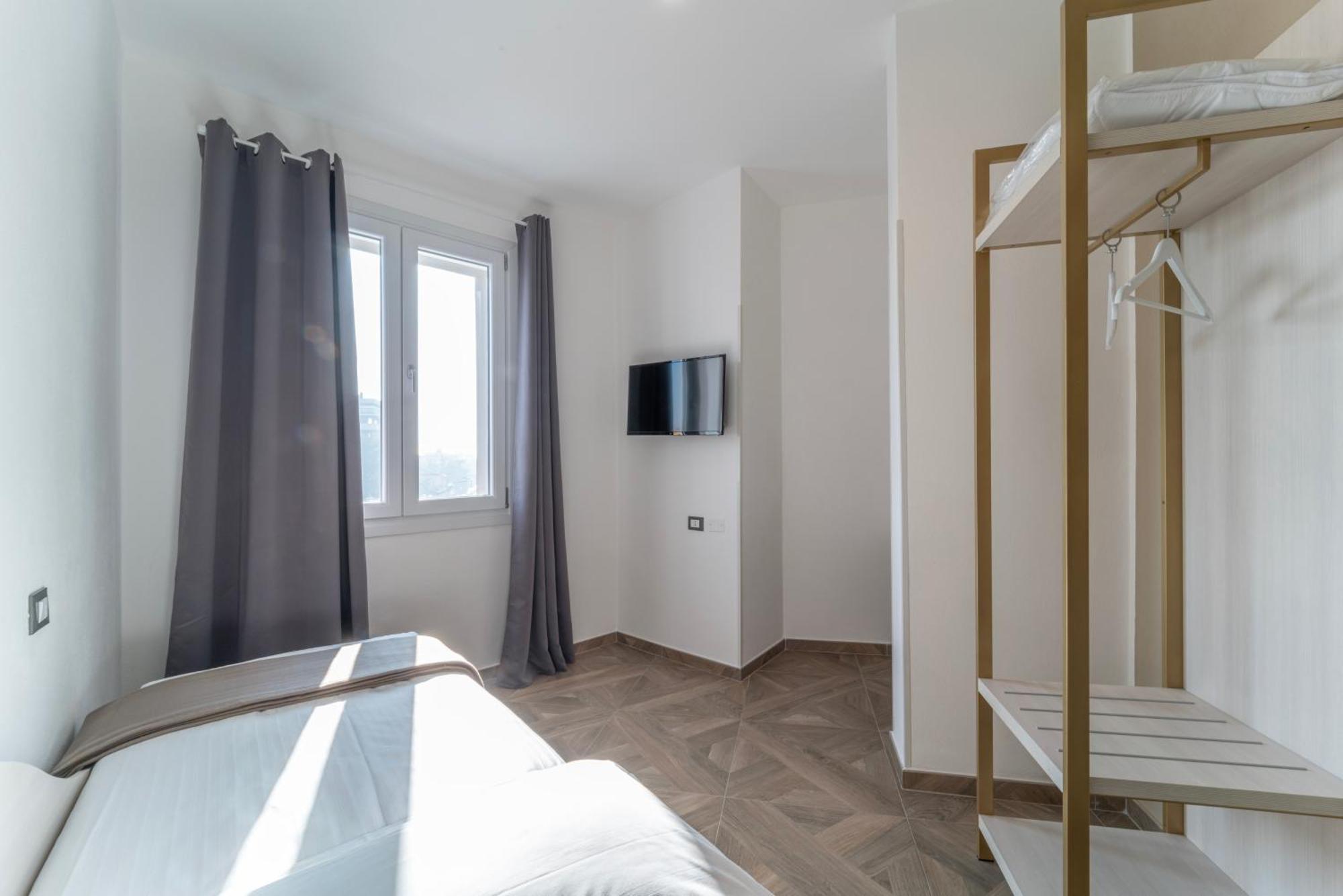 Hotel Donatello Модена Экстерьер фото
