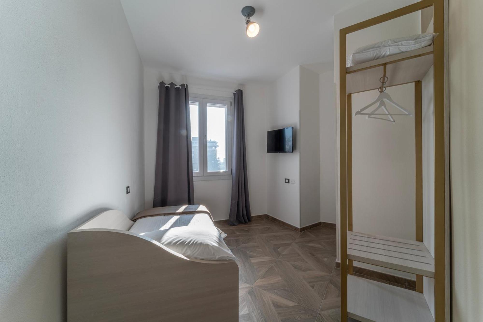 Hotel Donatello Модена Экстерьер фото