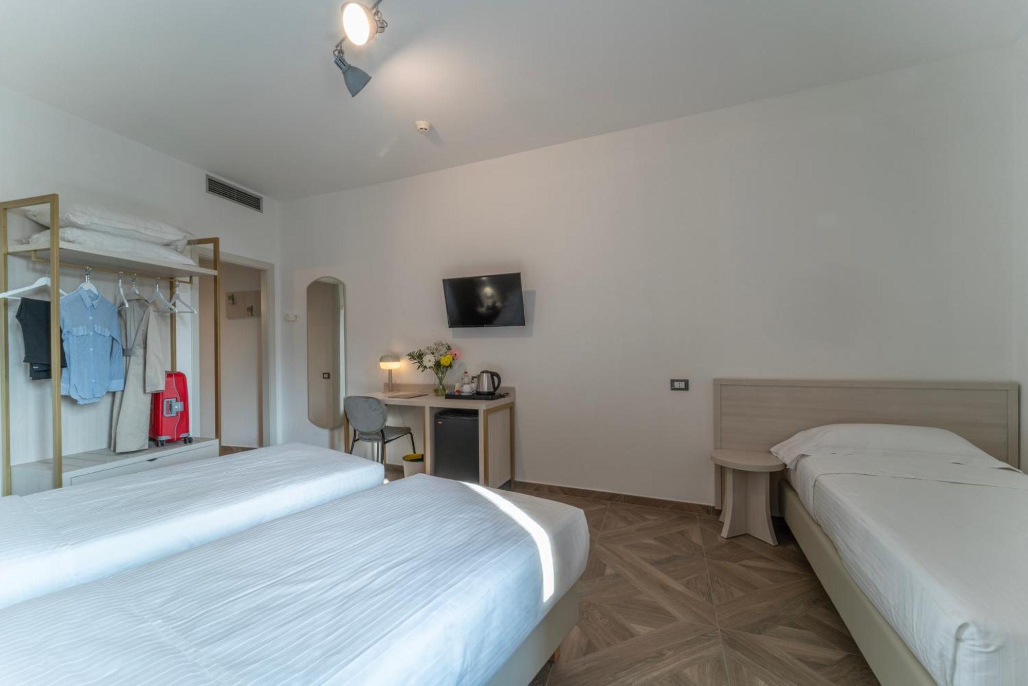 Hotel Donatello Модена Экстерьер фото
