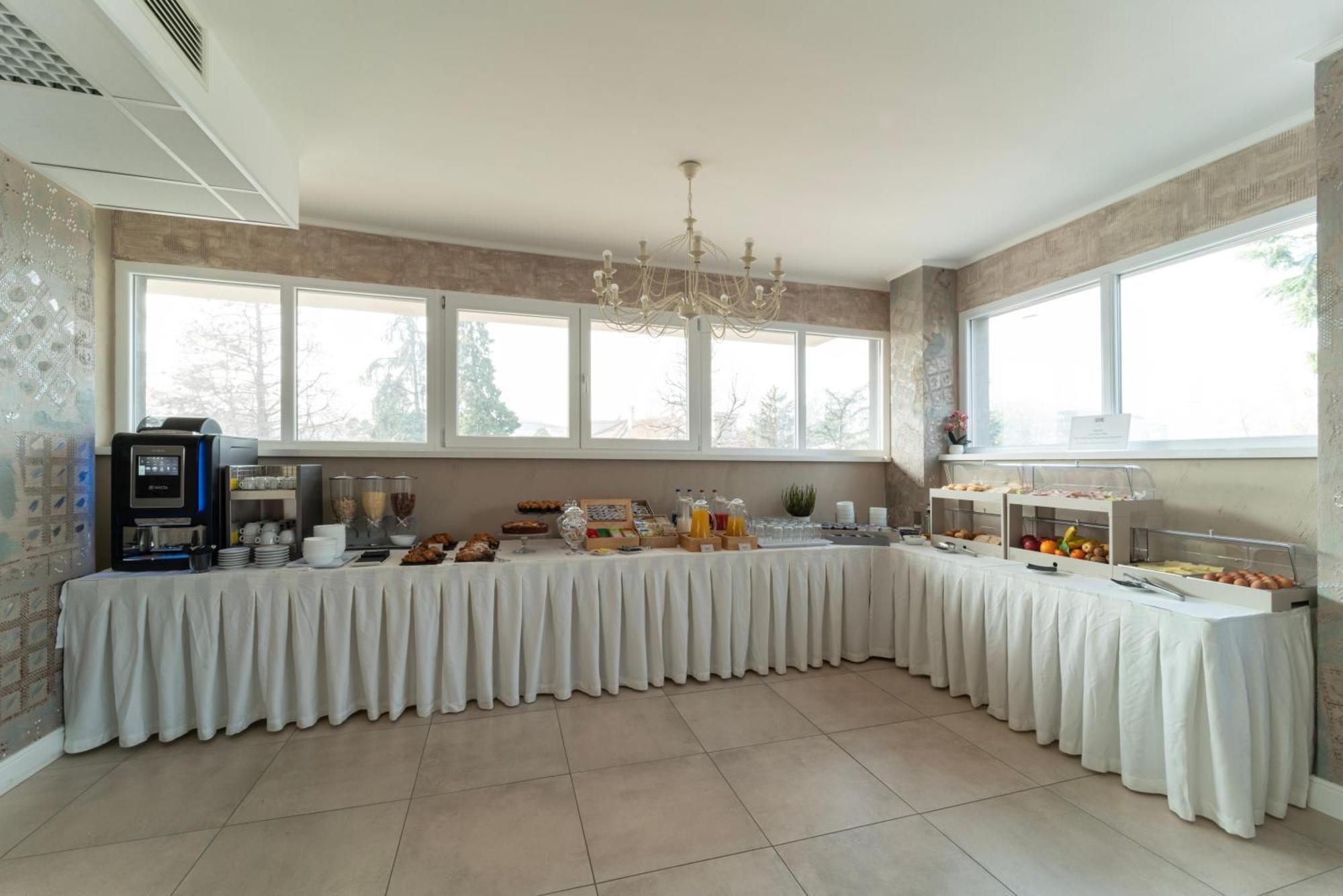 Hotel Donatello Модена Экстерьер фото