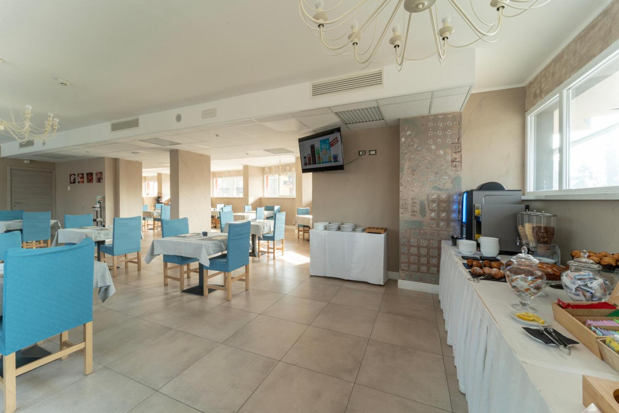 Hotel Donatello Модена Экстерьер фото