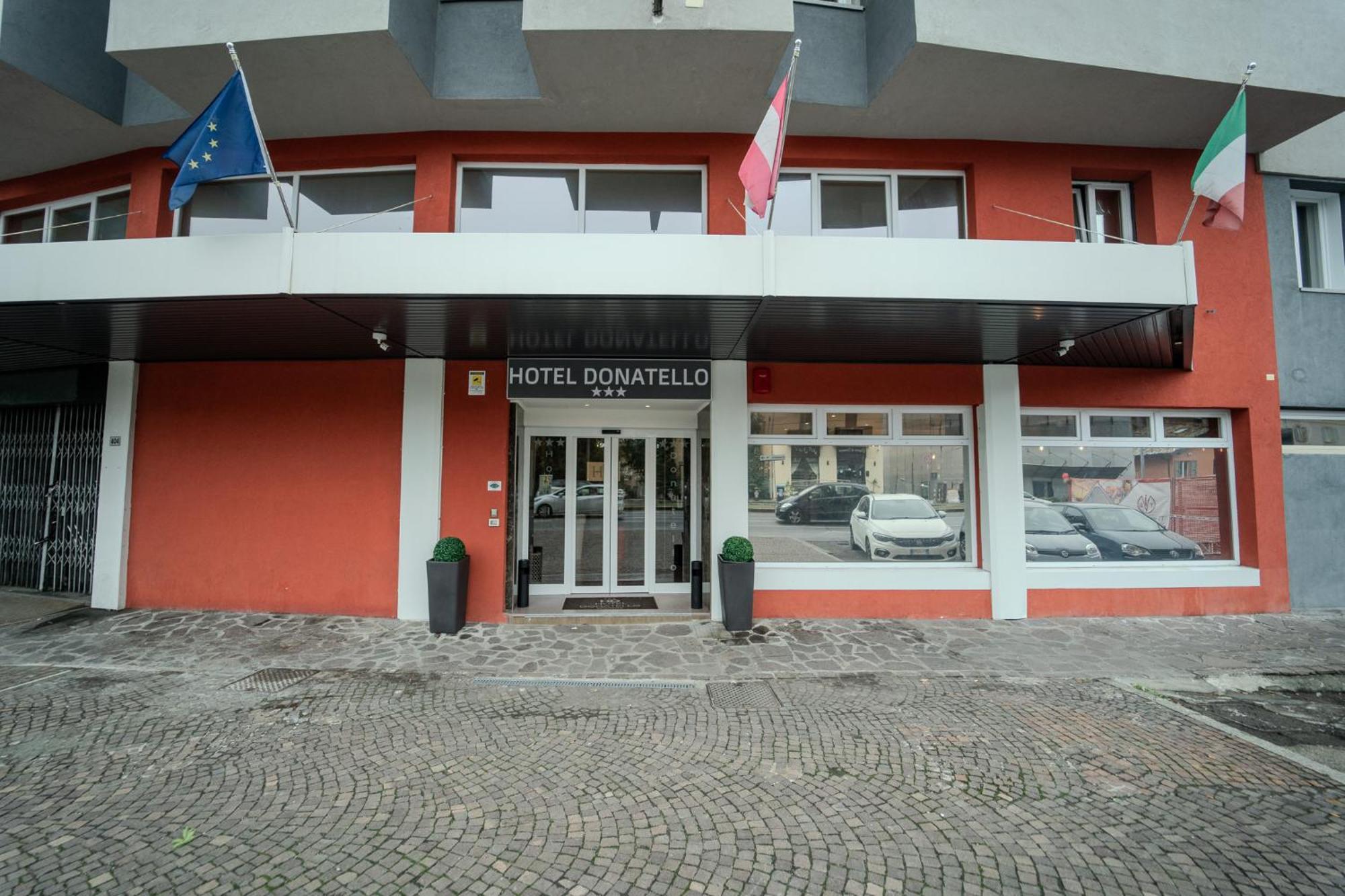 Hotel Donatello Модена Экстерьер фото