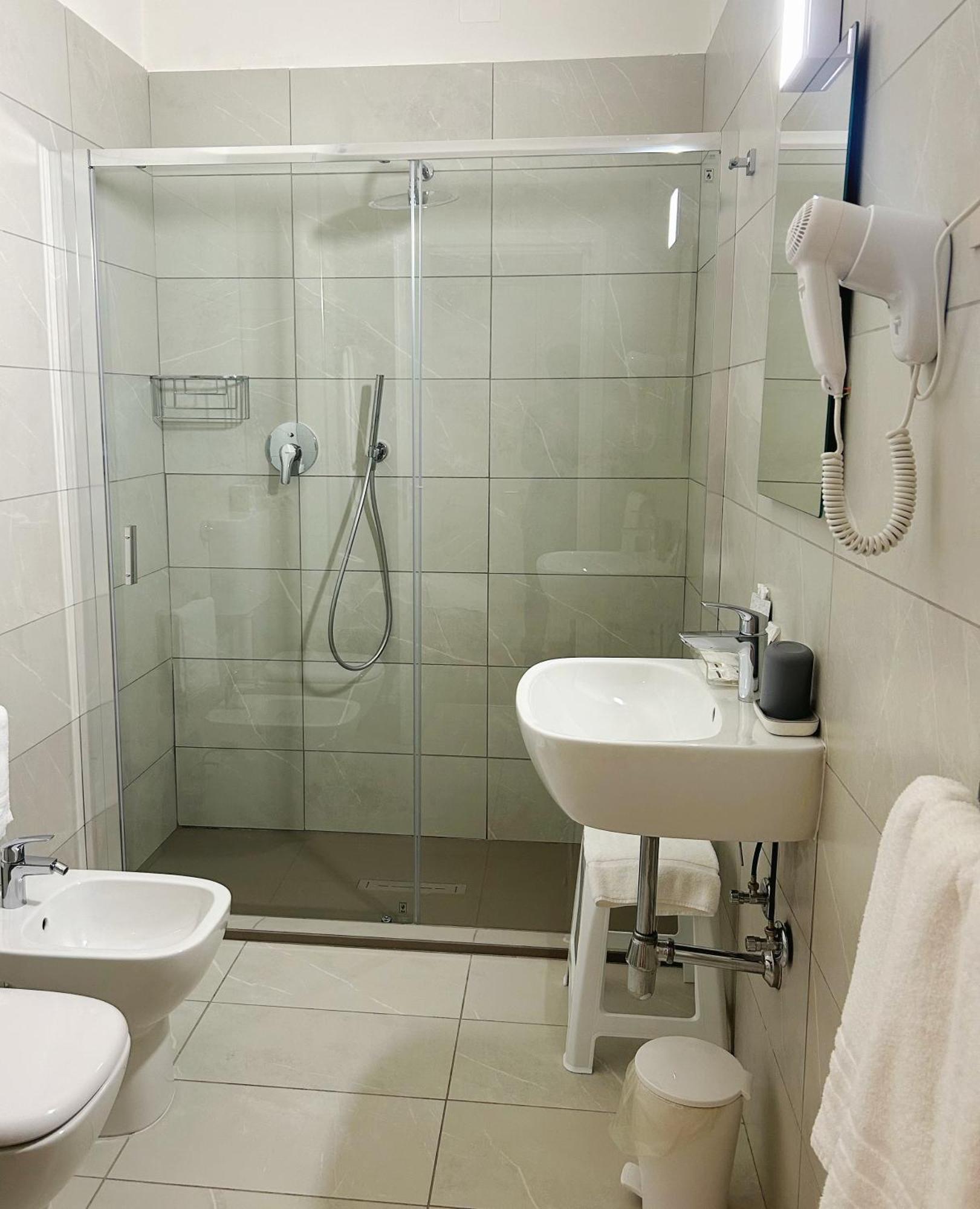 Hotel Donatello Модена Экстерьер фото