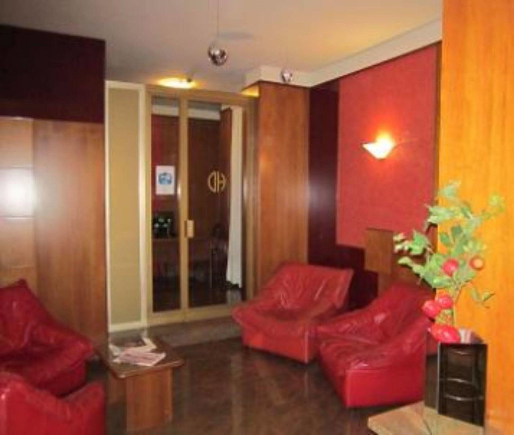 Hotel Donatello Модена Экстерьер фото