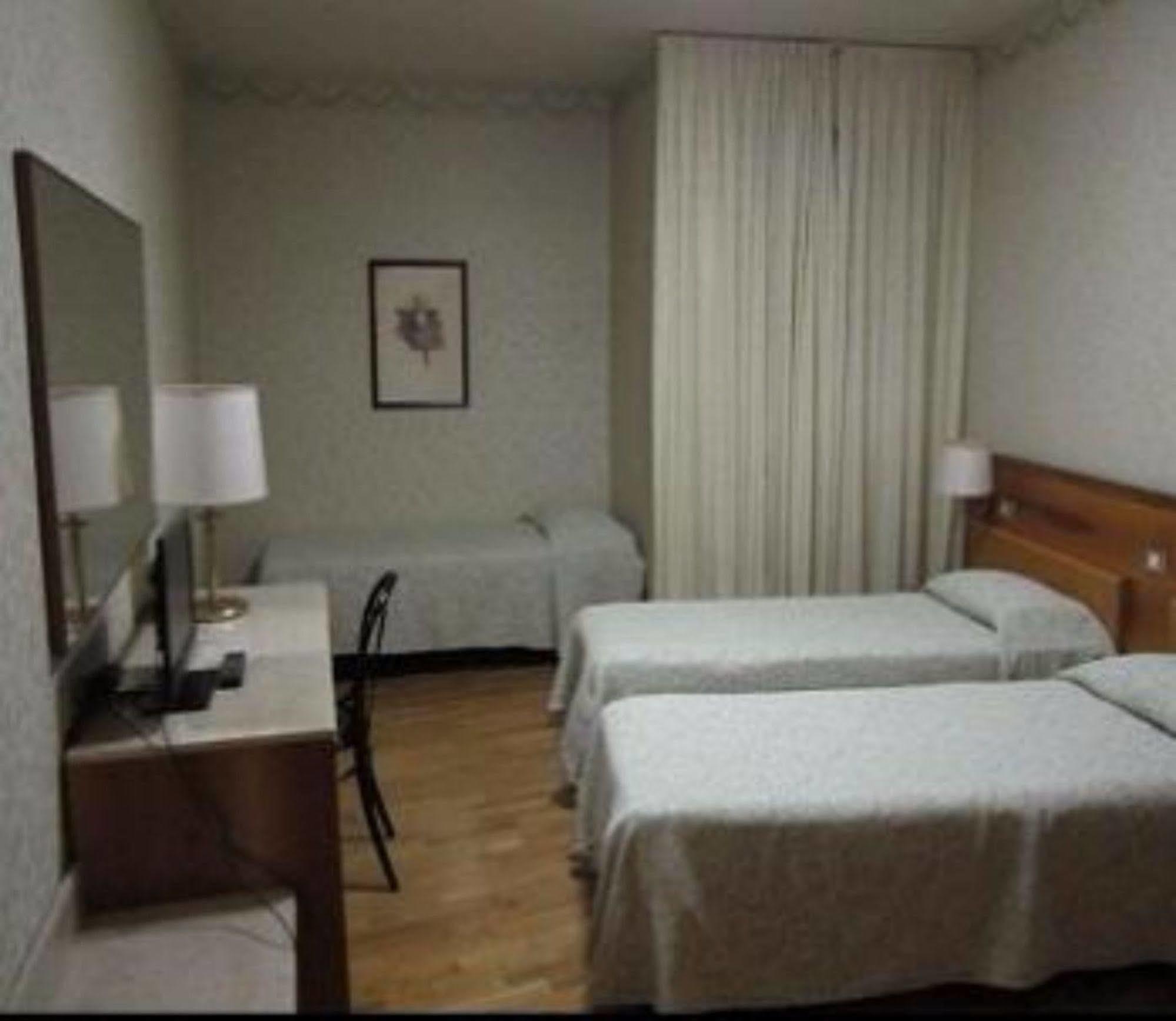 Hotel Donatello Модена Экстерьер фото